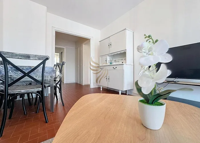 2-room, 4 Guests, Beach/port 5 Min, Wi-fi, Parking Apartmán