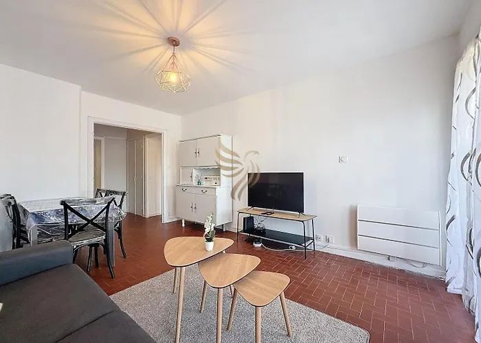 2-room, 4 Guests, Beach/port 5 Min, Wi-fi, Parking Fréjus